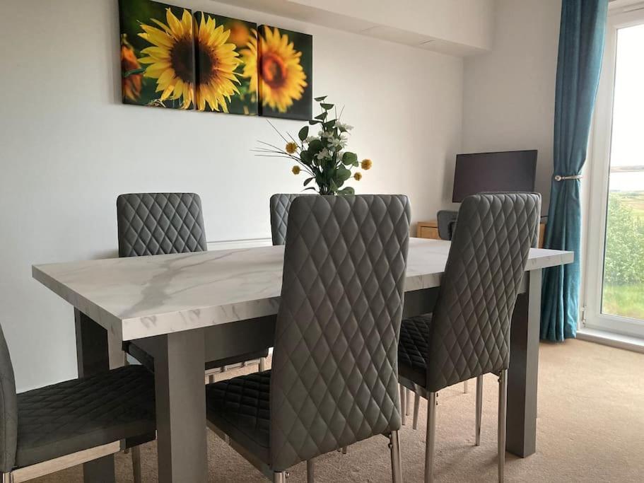 Beautiful 2 Bedroom Flat Overlooking Golf Course Карнусти Экстерьер фото