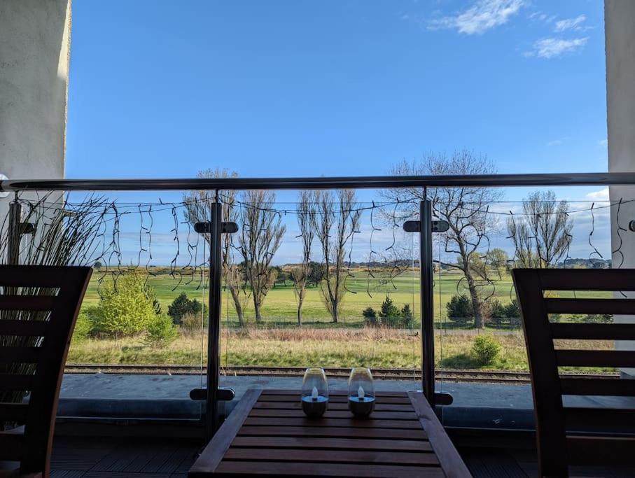 Beautiful 2 Bedroom Flat Overlooking Golf Course Карнусти Экстерьер фото