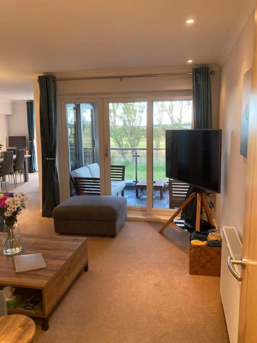 Beautiful 2 Bedroom Flat Overlooking Golf Course Карнусти Экстерьер фото