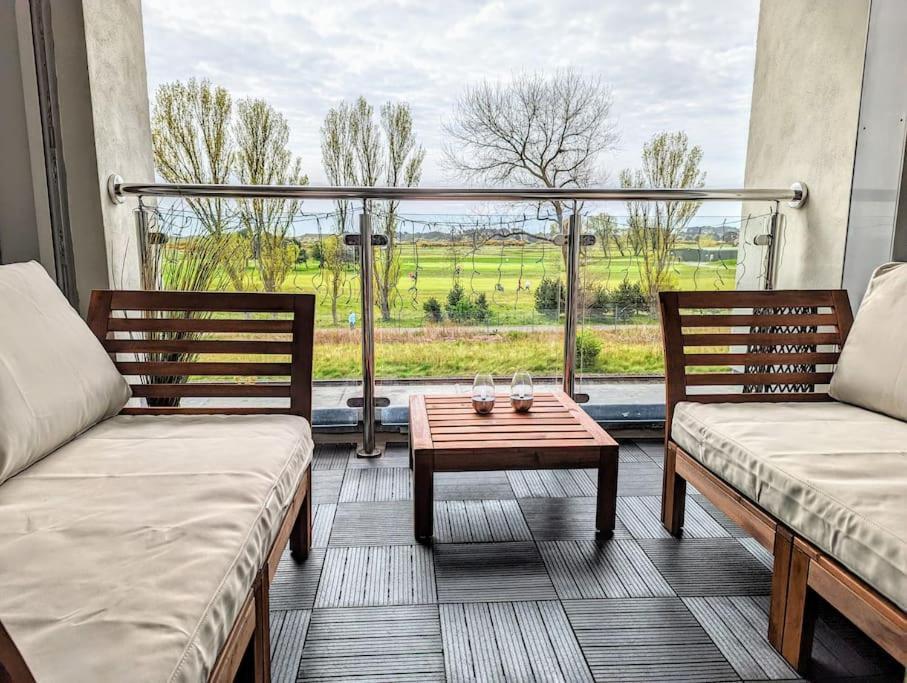 Beautiful 2 Bedroom Flat Overlooking Golf Course Карнусти Экстерьер фото